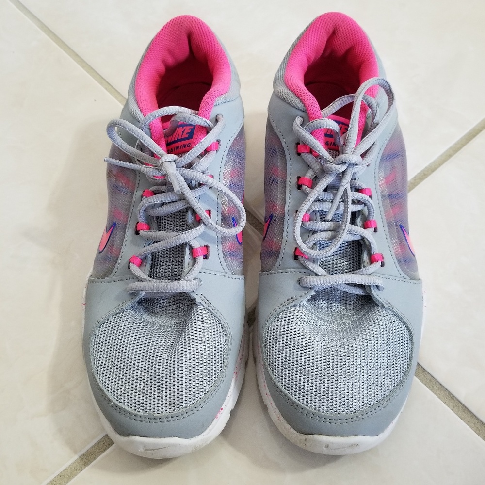 Ladies Nike shoes size 9.